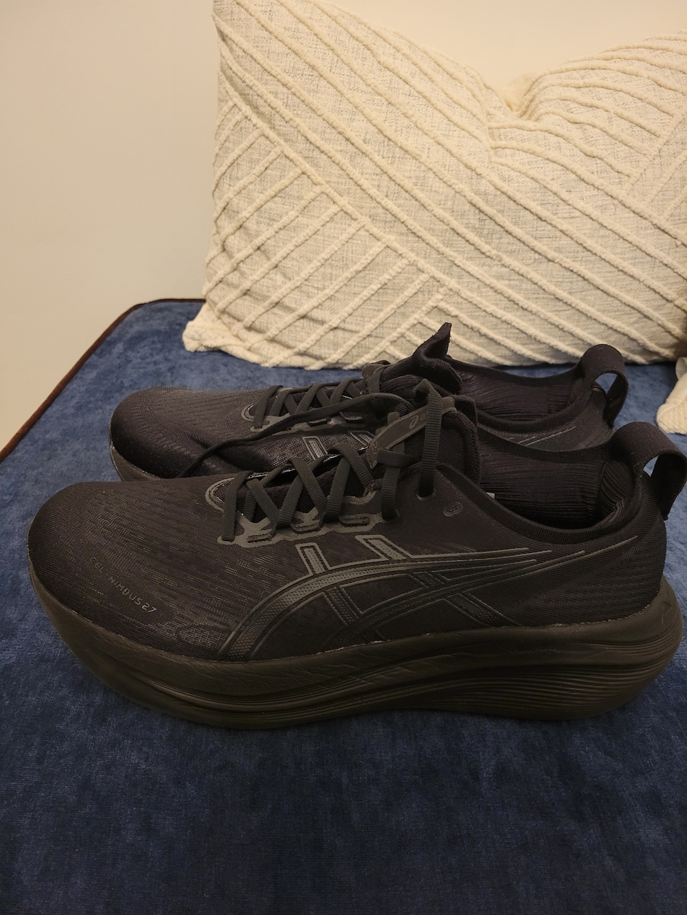 Asics Gel Nimbus 27 Men's Black Running Shoes - Breathable Lightweight Trainer